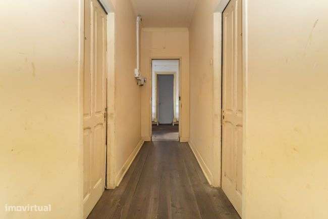 Prédio  2 Apartamentos 2 lojas Venda Barreiro-20