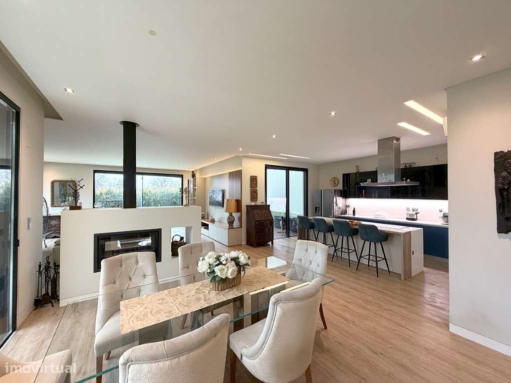 Moradia T4+1 moderna à venda em Picheleiros, Azeitão-12
