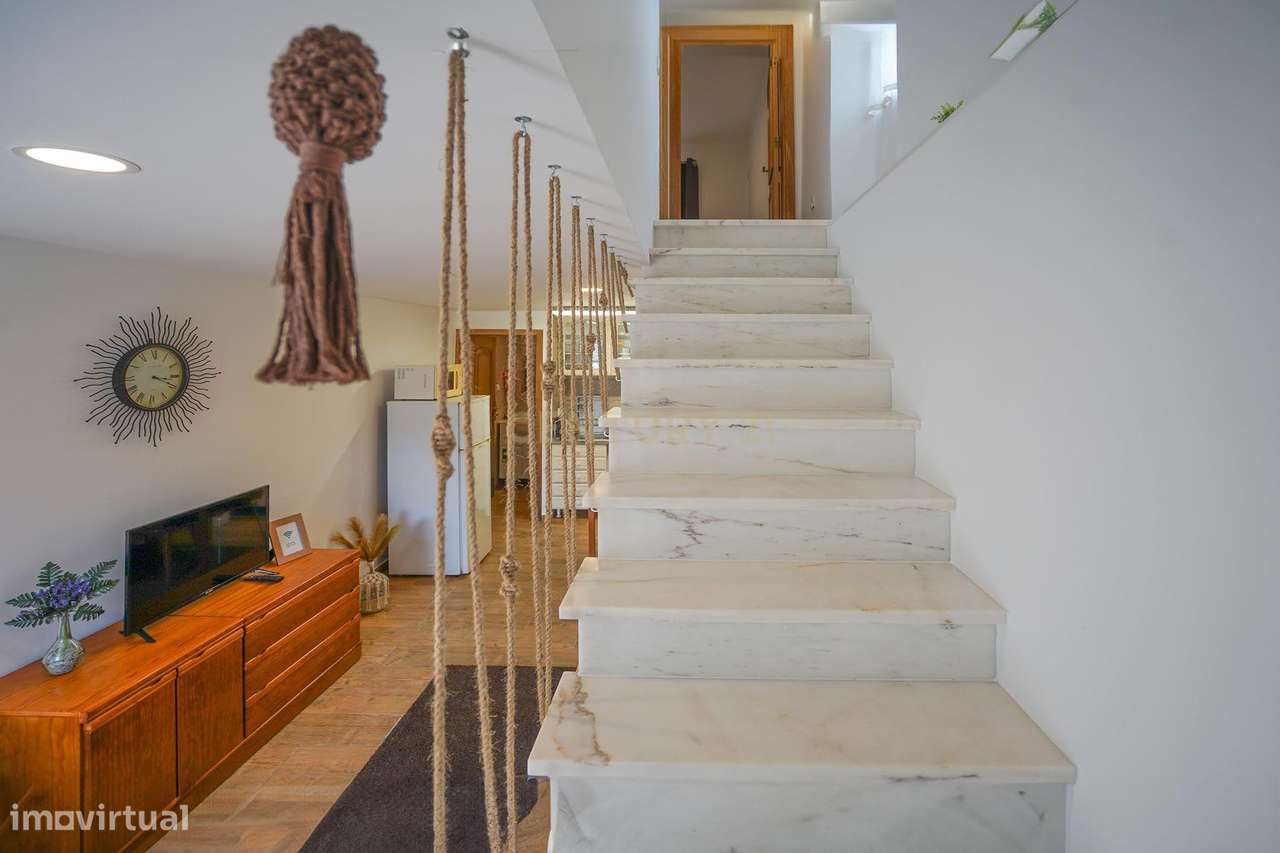 Moradia T3+T2 Totalmente equipada e mobilada com terreno - Grande imagem: 5/48