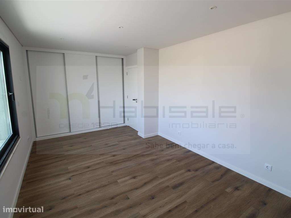 Moradia V3 +1 com piscina em Barcarena-23