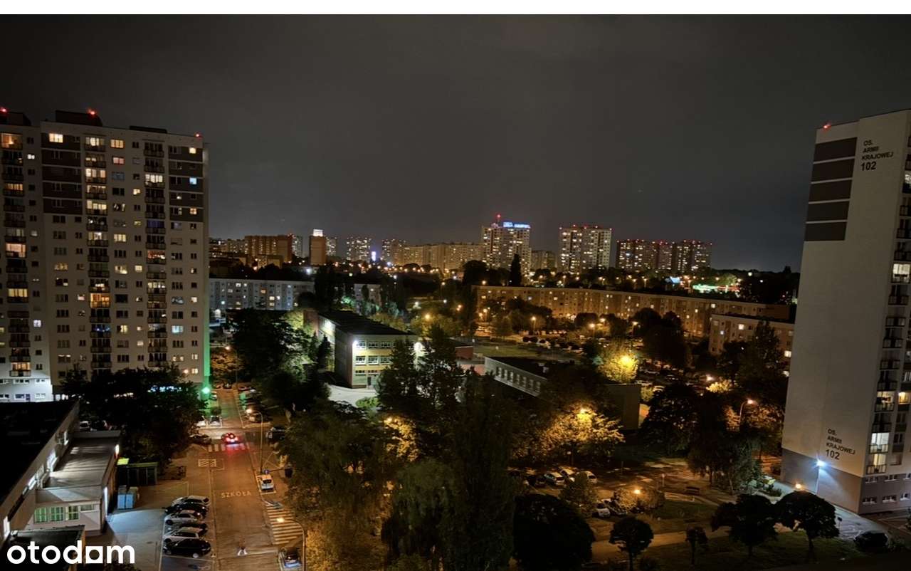 ARMII KRAJOWEJ 105, siłownia na powietrzu, sklep przed blokiem