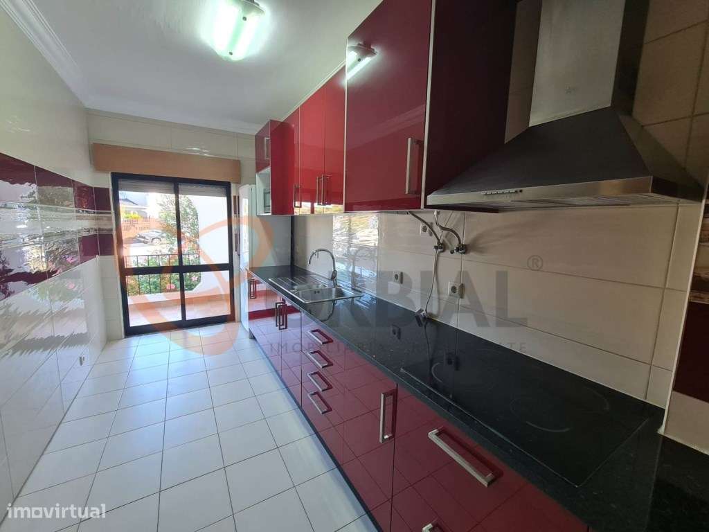 Espaçoso apartamento T1 para venda em Albufeira com piscina-2