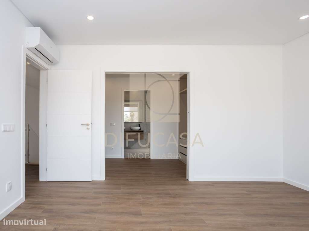 R291 Moradia T3 Duplex com áreas fabulosas-30