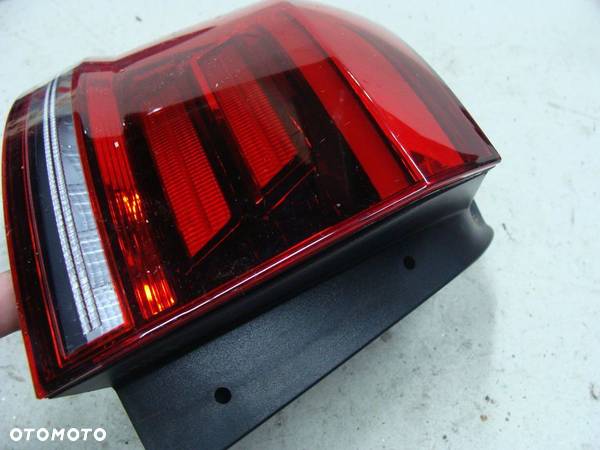 VW GOLF SPORTSVAN LIFT LED LAMPA TYLNA 510945095T - 2