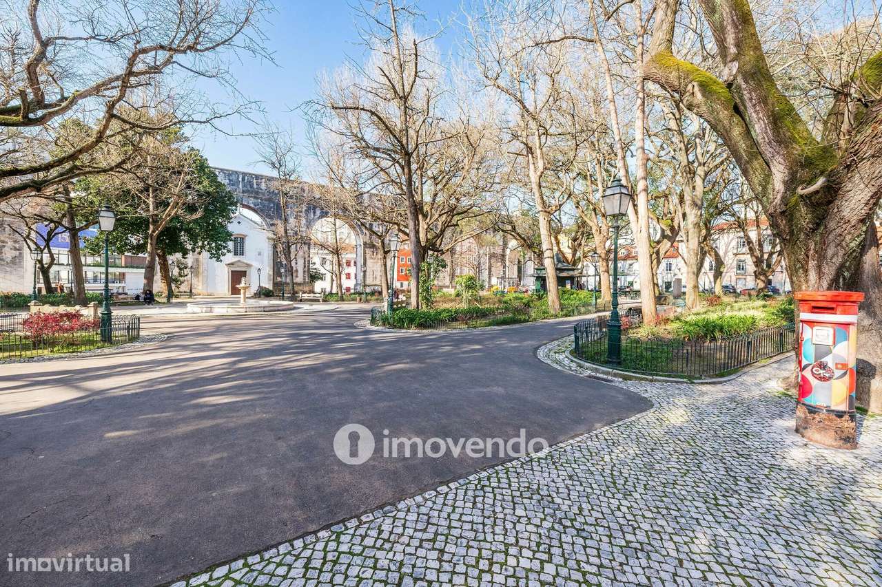 Apartamento T2 com cozinha equipada e mobilado, nas Amoreiras-39