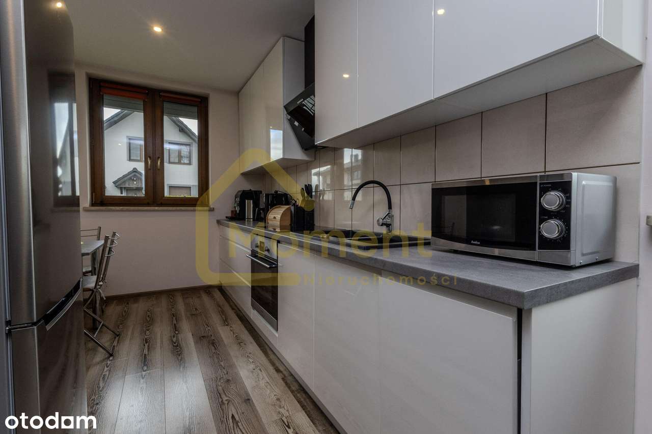 Ekonomiczny dom z garażem i pięknym ogrodem-10