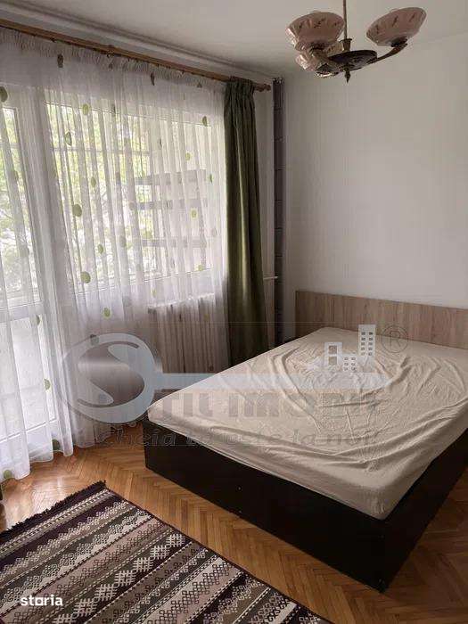 Apartament 3 camere, Pod Ros,  aer conditionat, doua balcoane