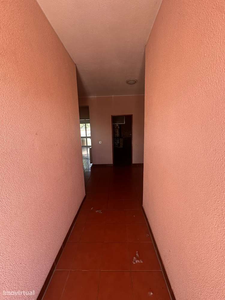 Moradia T4 com jardim e garagem em Sernancelhe-19
