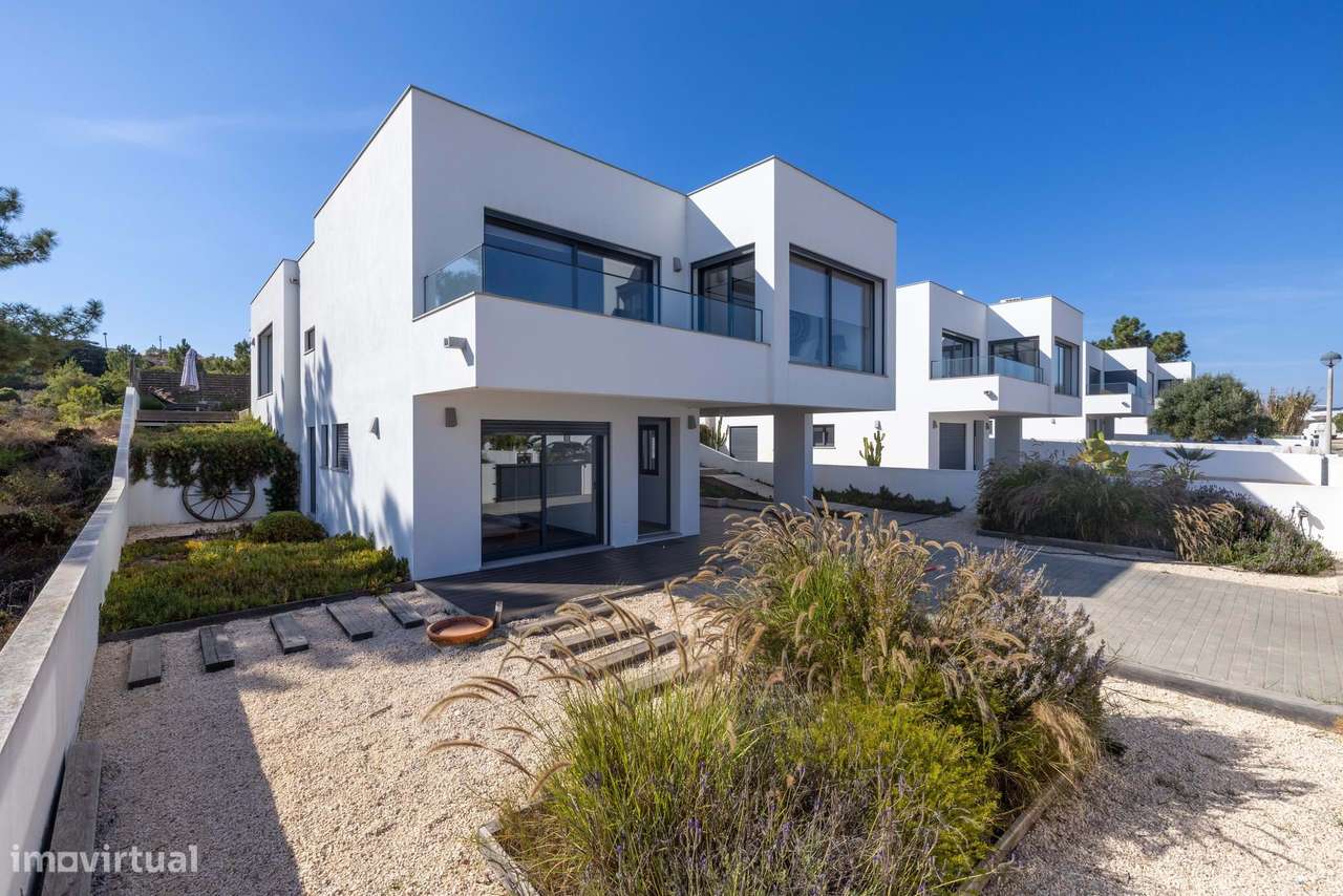 MORADIA MODERNA COM TRÊS QUARTOS, PISCINA E VISTAS FABULOSAS - Grande imagem: 3/43