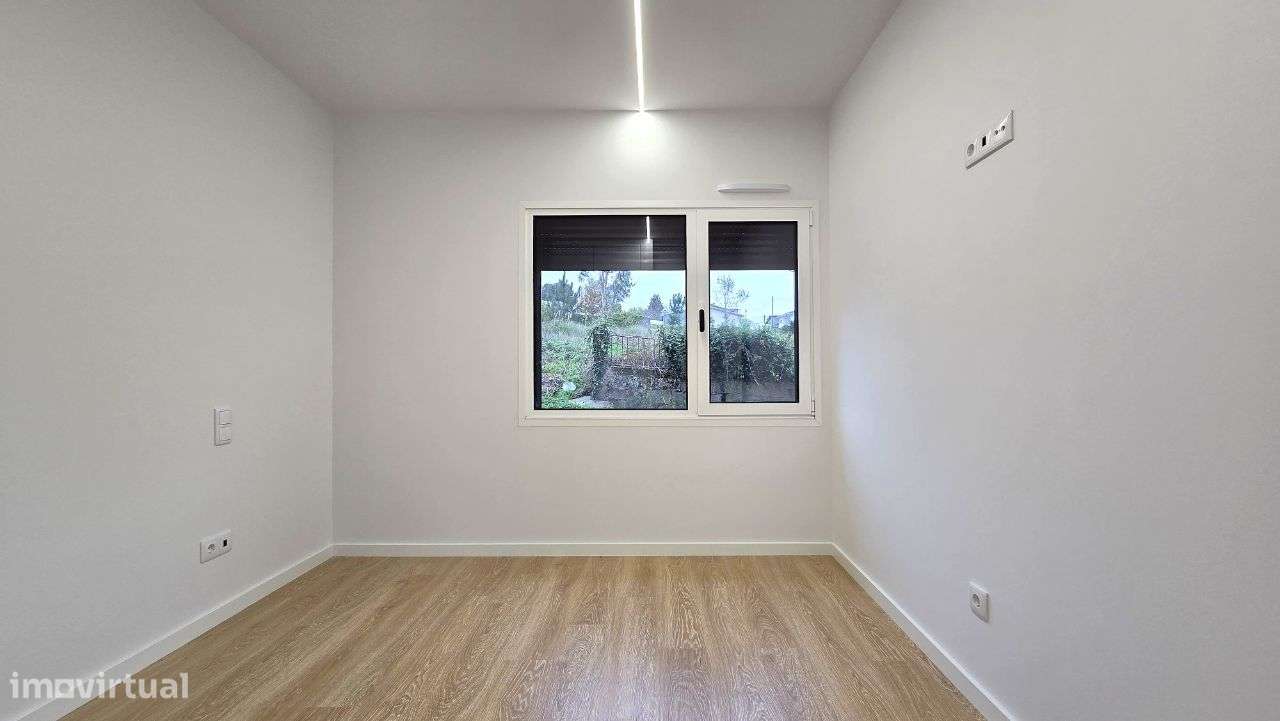 T2 c/ Arrumo de 94m² + Garagem | Última Fração | Potencial Bi-Familiar-8