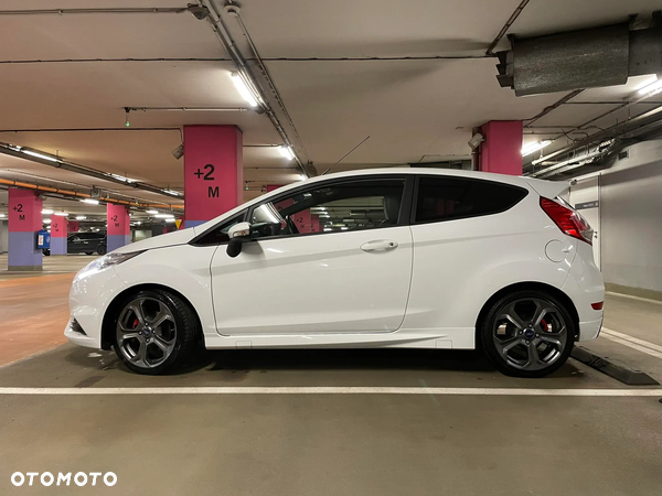 Ford Fiesta ST2 - 8