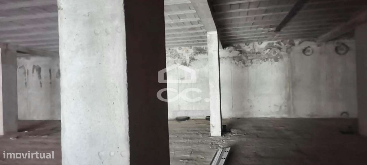 Loja em Urgezes - Guimarães-3