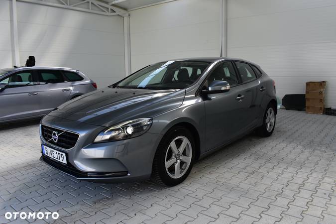 Volvo V40 T2 Momentum - 3