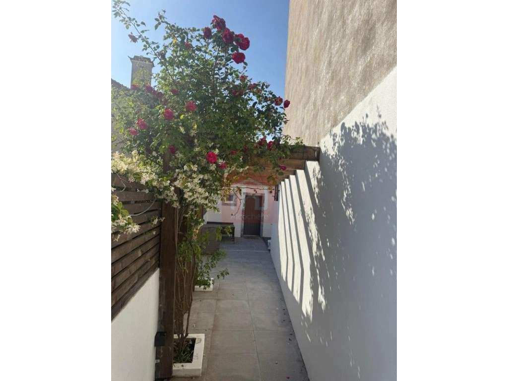 Moradia térrea T2 com logradouro e piscina em Alcochete.-7