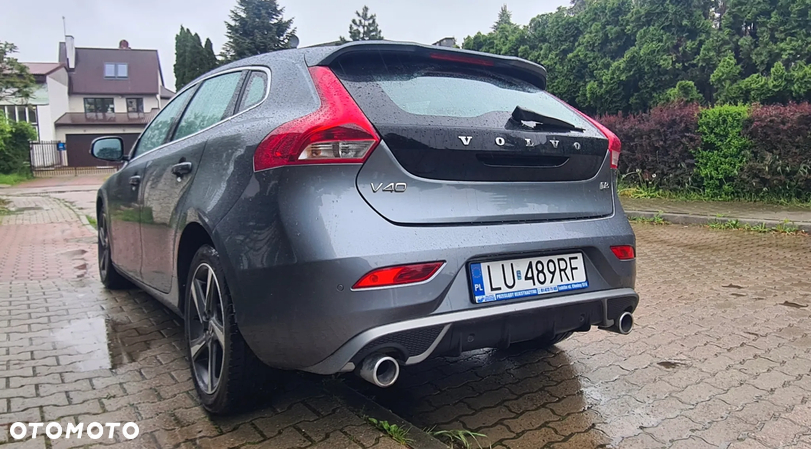 Volvo V40 D3 R-Design - 4