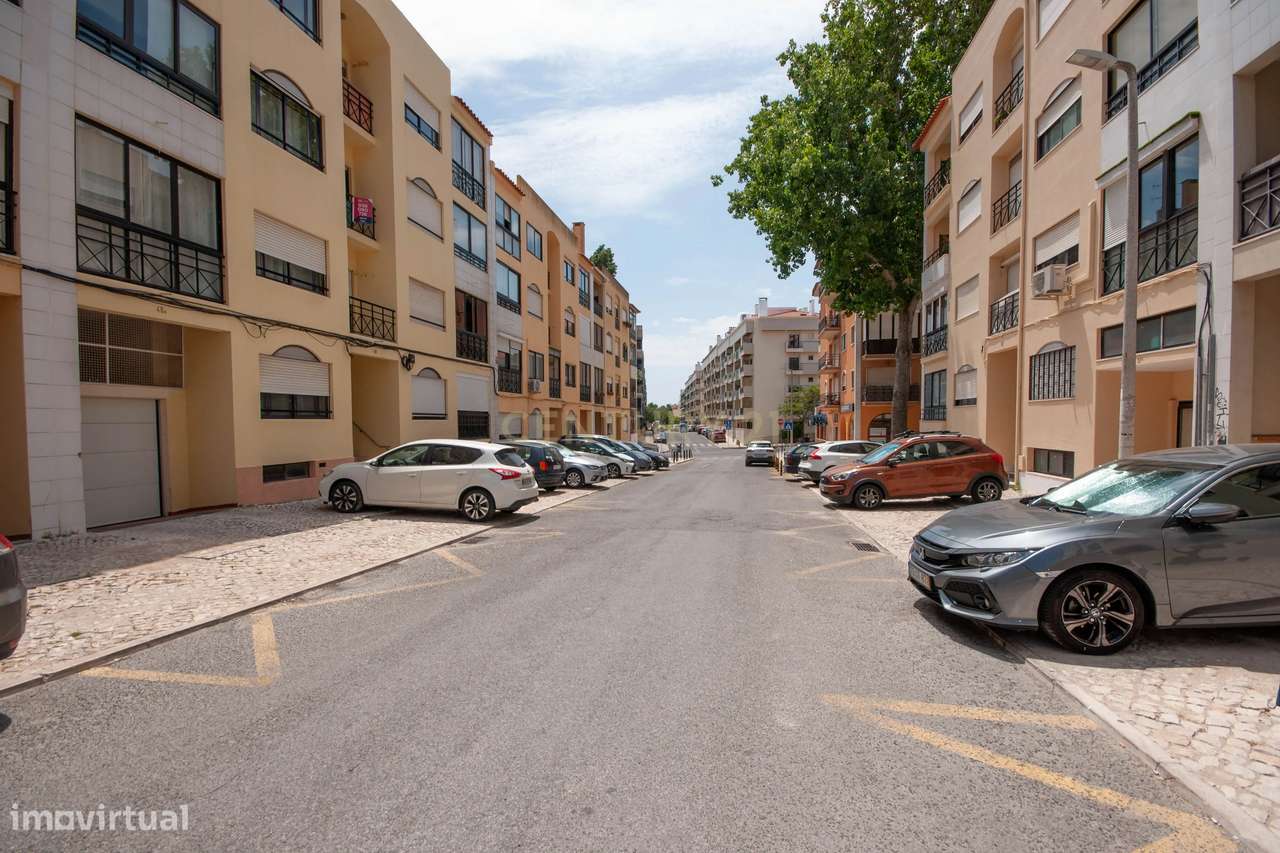 T2+1 Duplex com Garagem em Carcavelos-6