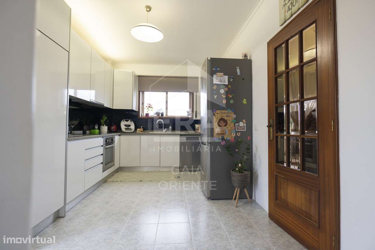 Apartamento T3 com Áreas Generosas em Serzedo-20