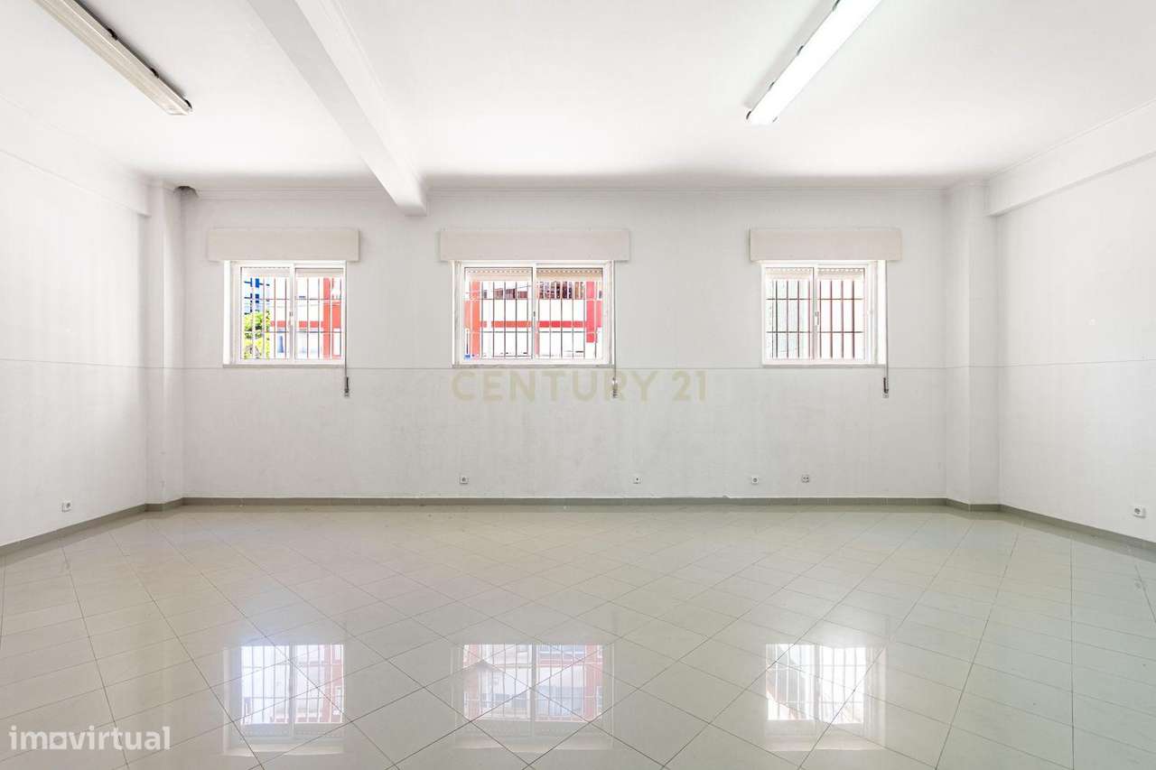 Loja para Venda em Odivelas – 91 m² | Junto ao Metro | Potencial para-6
