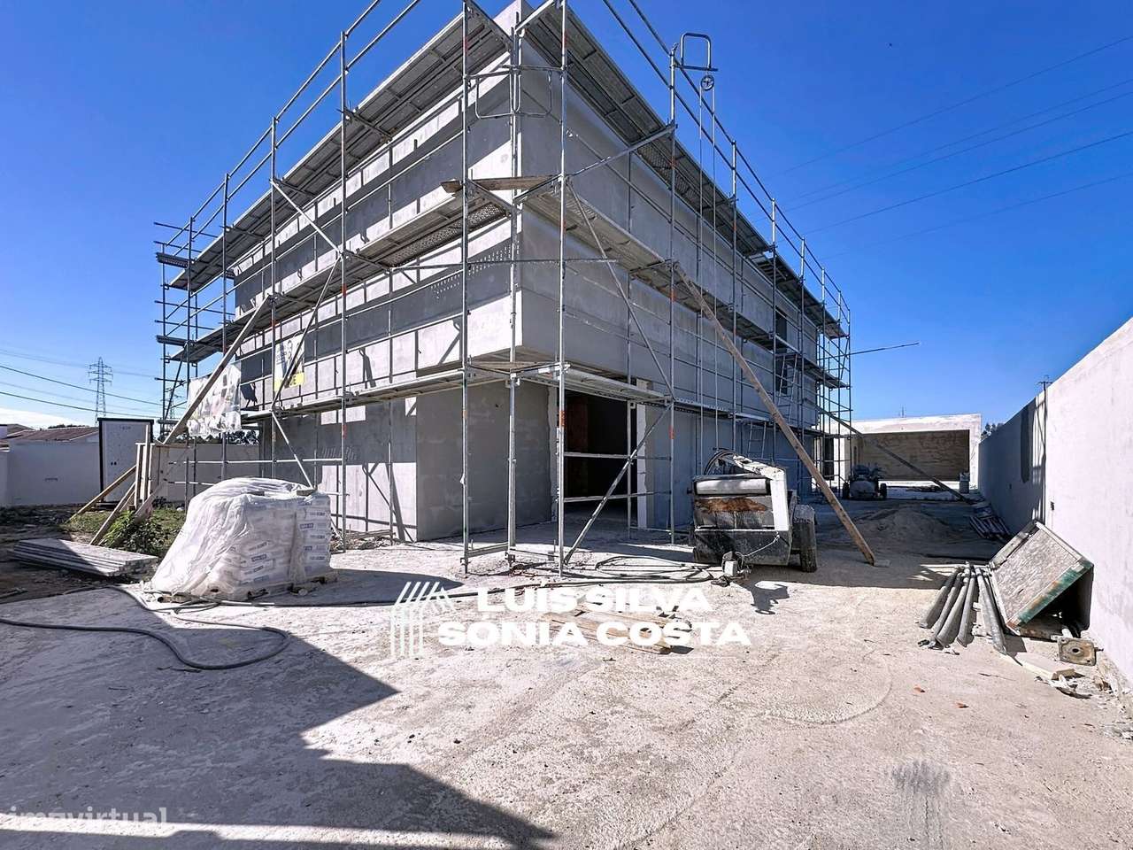 Moradia de Prestígio T4 com 3 Suítes, Anexo, Jardim &... - Grande imagem: 4/60