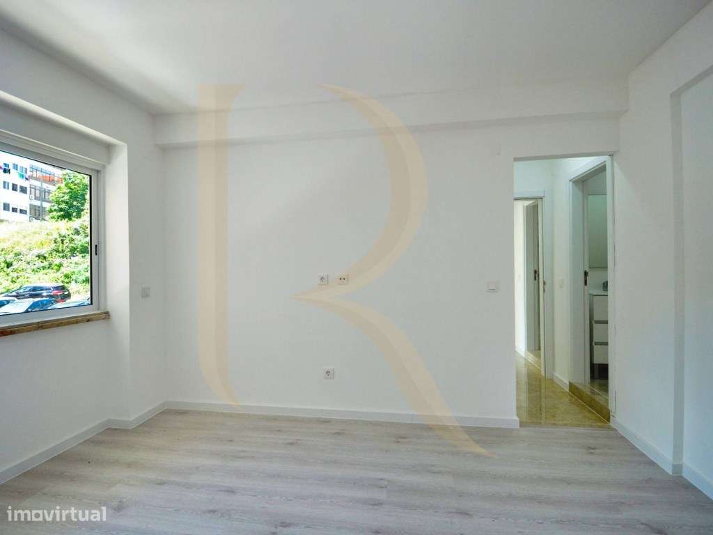 Apartamento T2 Totalmente remodelado em Almada-13