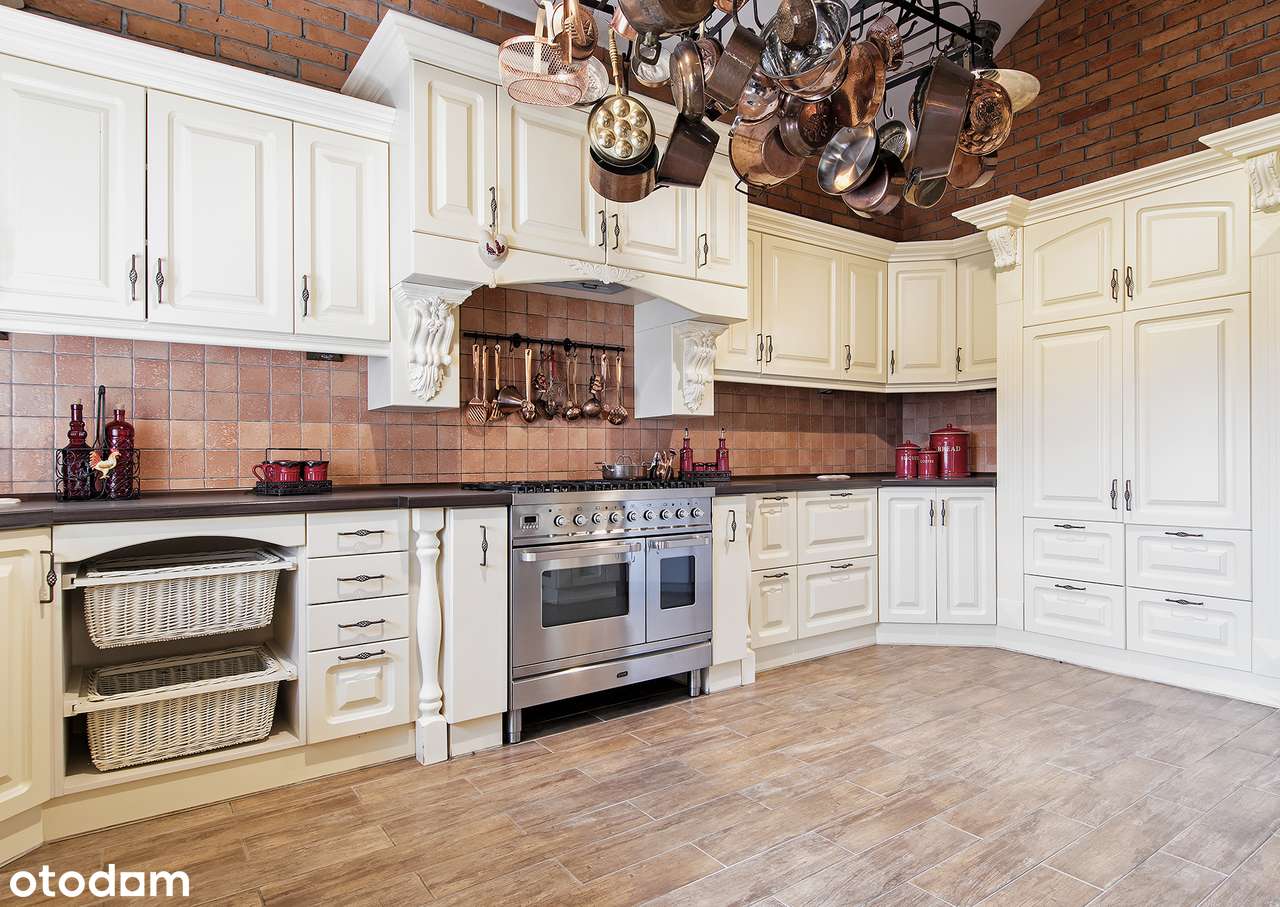 Wyjatkowy dom jednorodzinny na dużej działce-5