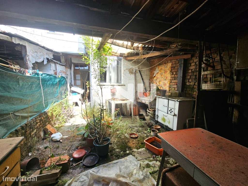 Prédio Urbano - Pleno Centro da Cidade de Viseu-37