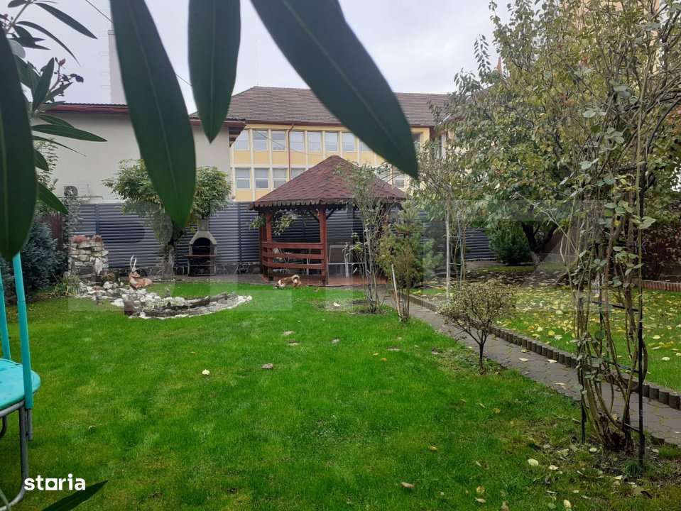 Casa cu doua apartamente si garaj in zona 0 a Bistritei - 240mp utili - Imagine principală: 2/16
