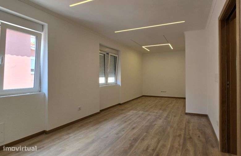 T3 Remodelado, com cozinha equipada às Portas de Benfica-9