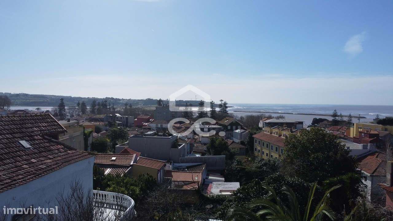 Moradia T5 com jardim, piscina e garagem na Foz Velha – Projeto de rec-21