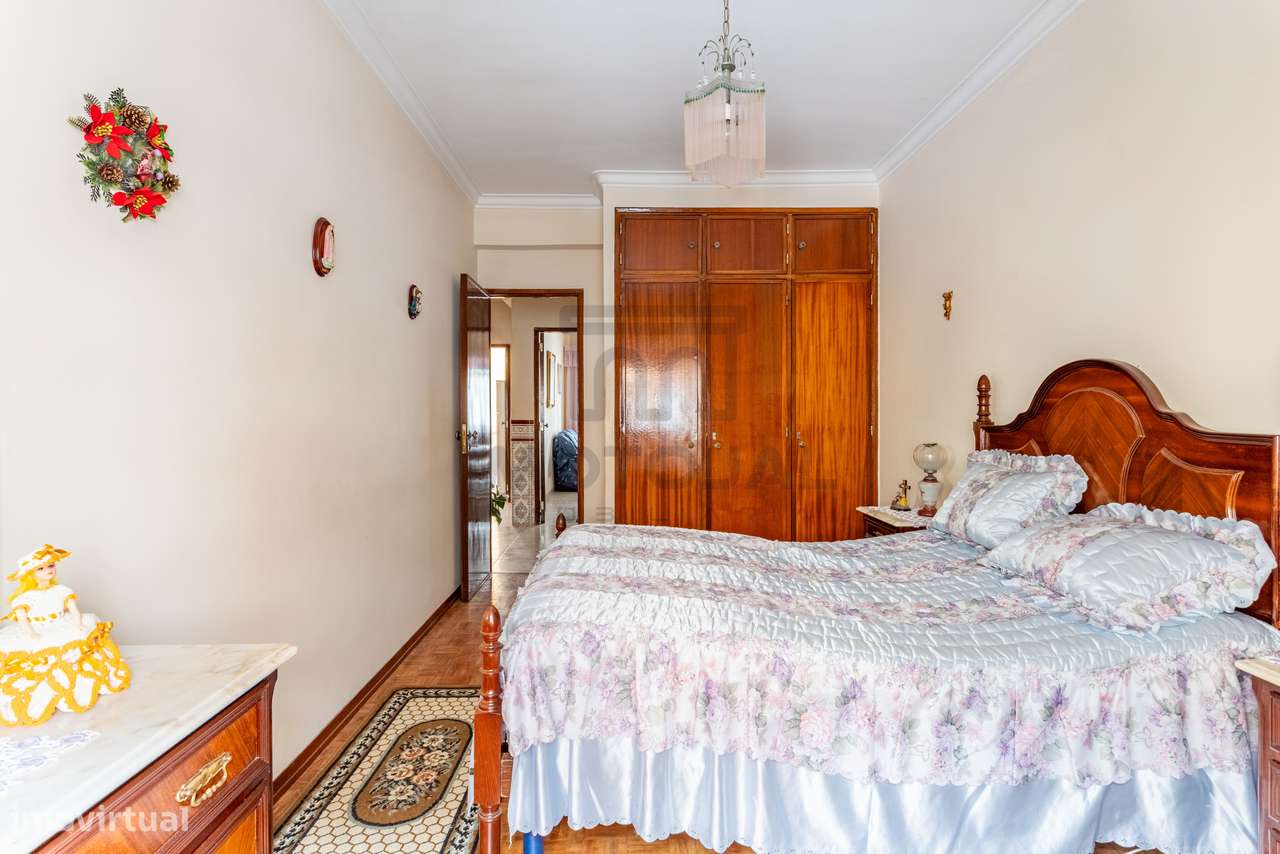 APARTAMENTO T2 (R/C) + POTENCIAL T0 INDEPENDENTE (CV) + QUINTAL-12