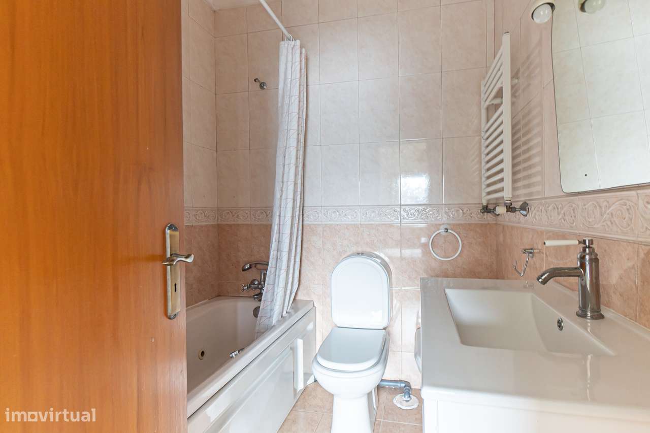 Apartamento T2 com box em Canidelo-13