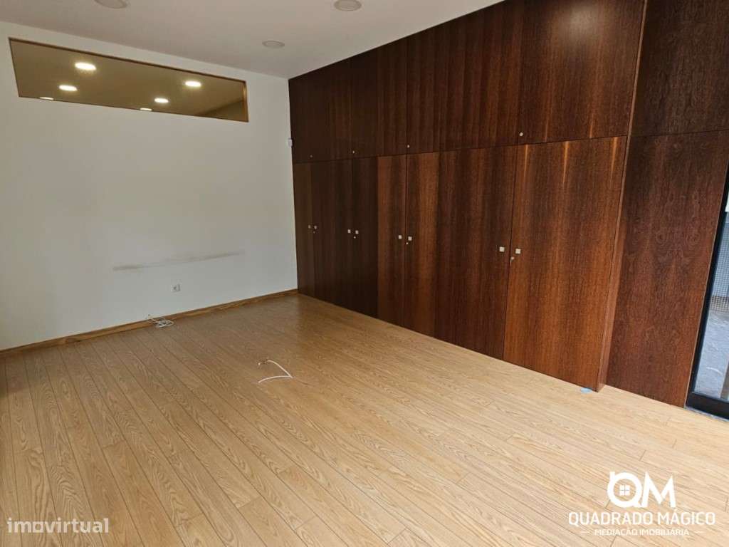 Loja à Venda em Ramalde com Localização Estratégica junto ao Hospit...-7