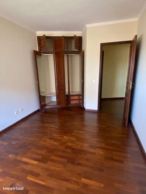 Apartamento T2 C/ Garagem - Grande imagem: 5/17