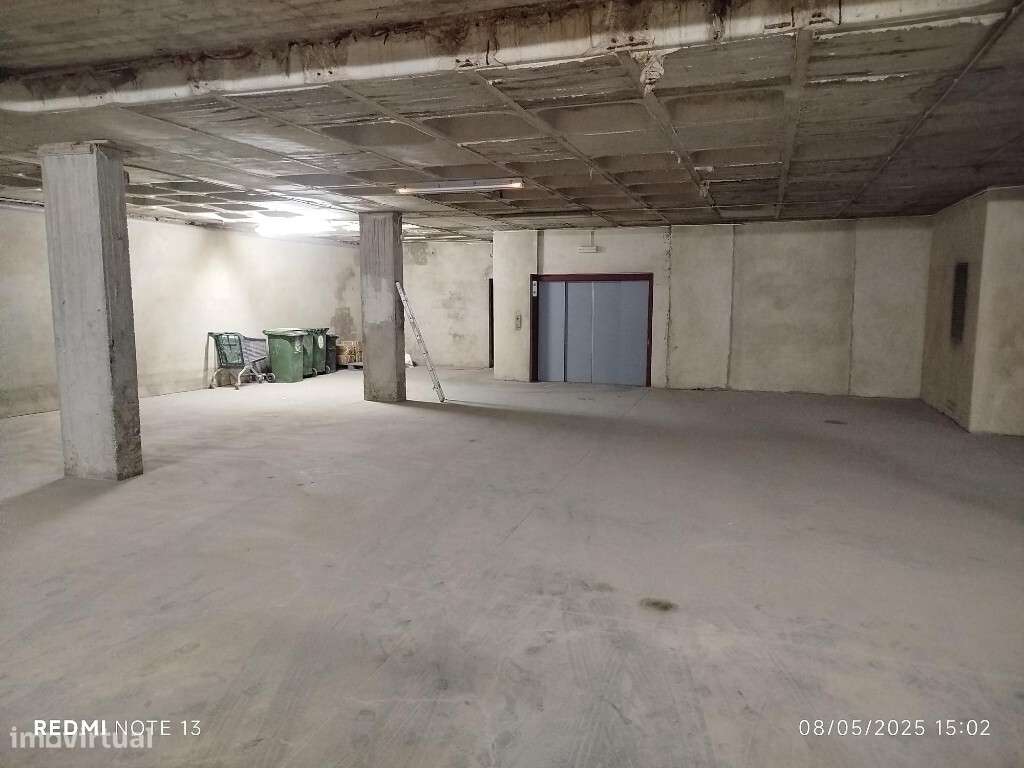 Armazém / Estacionamento para venda em Lisboa-5