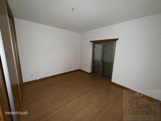 Apartamento T2 com garagem e arrumo - junto à Solum - Grande imagem: 5/12