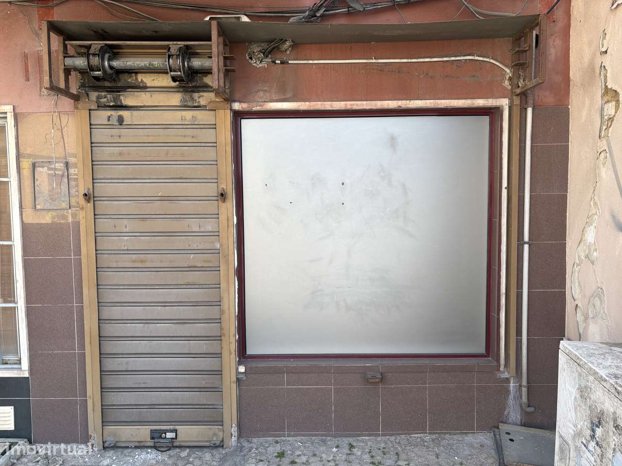 Espaço comercial com uma área total de 15,5 m2 no rés do chão - Grande imagem: 2/10