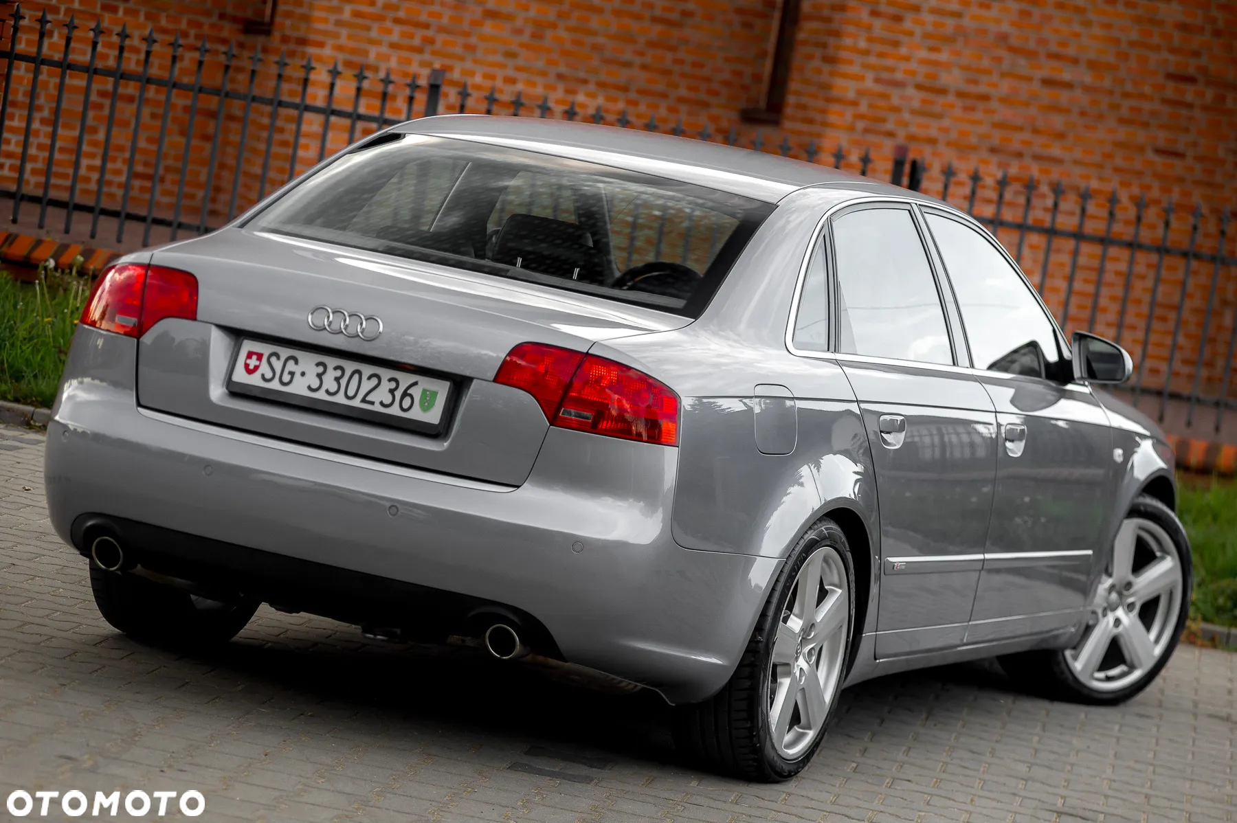 Audi A4 2.0T FSI Quattro - 12