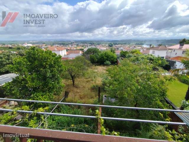 Moradia Bifamiliar T6 com Excelentes Áreas e Conforto-30