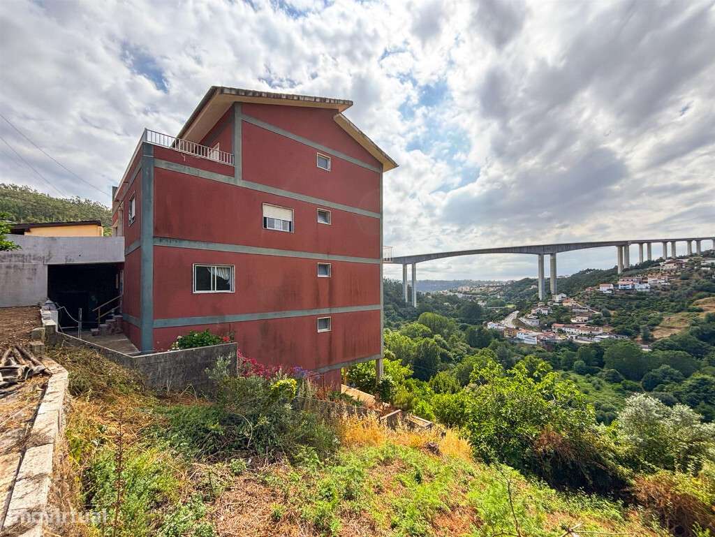 Moradia M5 com garagem em zona de Ceira-22
