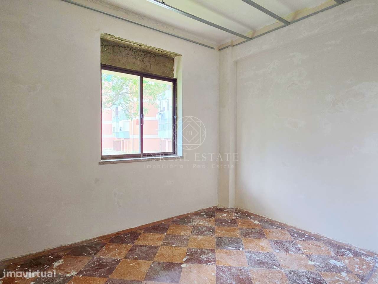 Apartamento T3 em Remodelação com Terraço de 80 m² e Parqueamento | Se-41