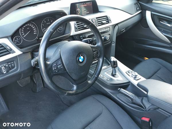 BMW Seria 3 320d Touring xDrive Modern Line - 26