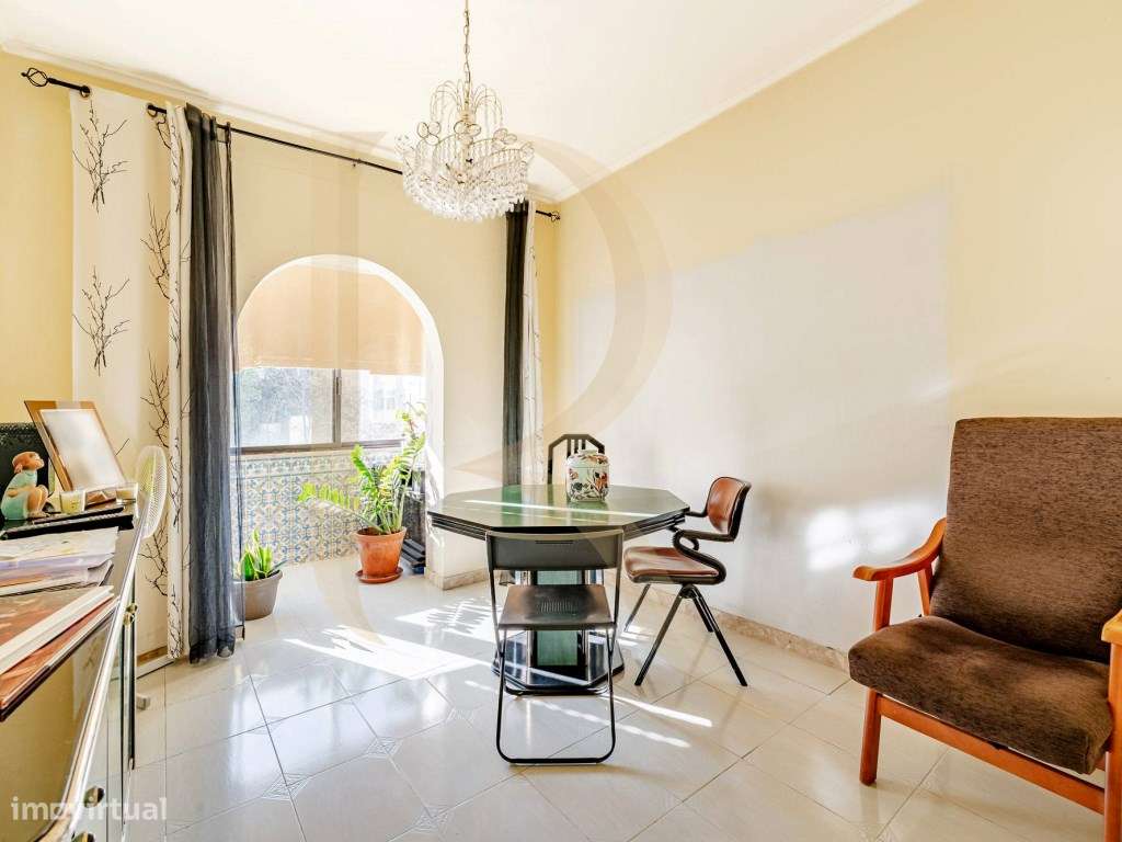 Apartamento T2 com quintal e elevador em Ajuda - Lisboa-8