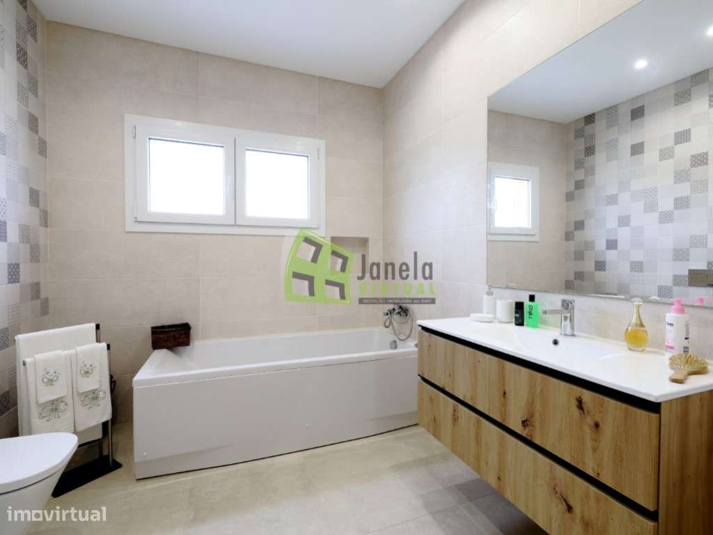 Moradia Isolada T4, com Garagem , Alhos Vedros-11