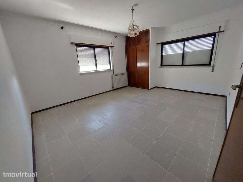 Aluga-se Moradia T4 - Grande imagem: 4/8