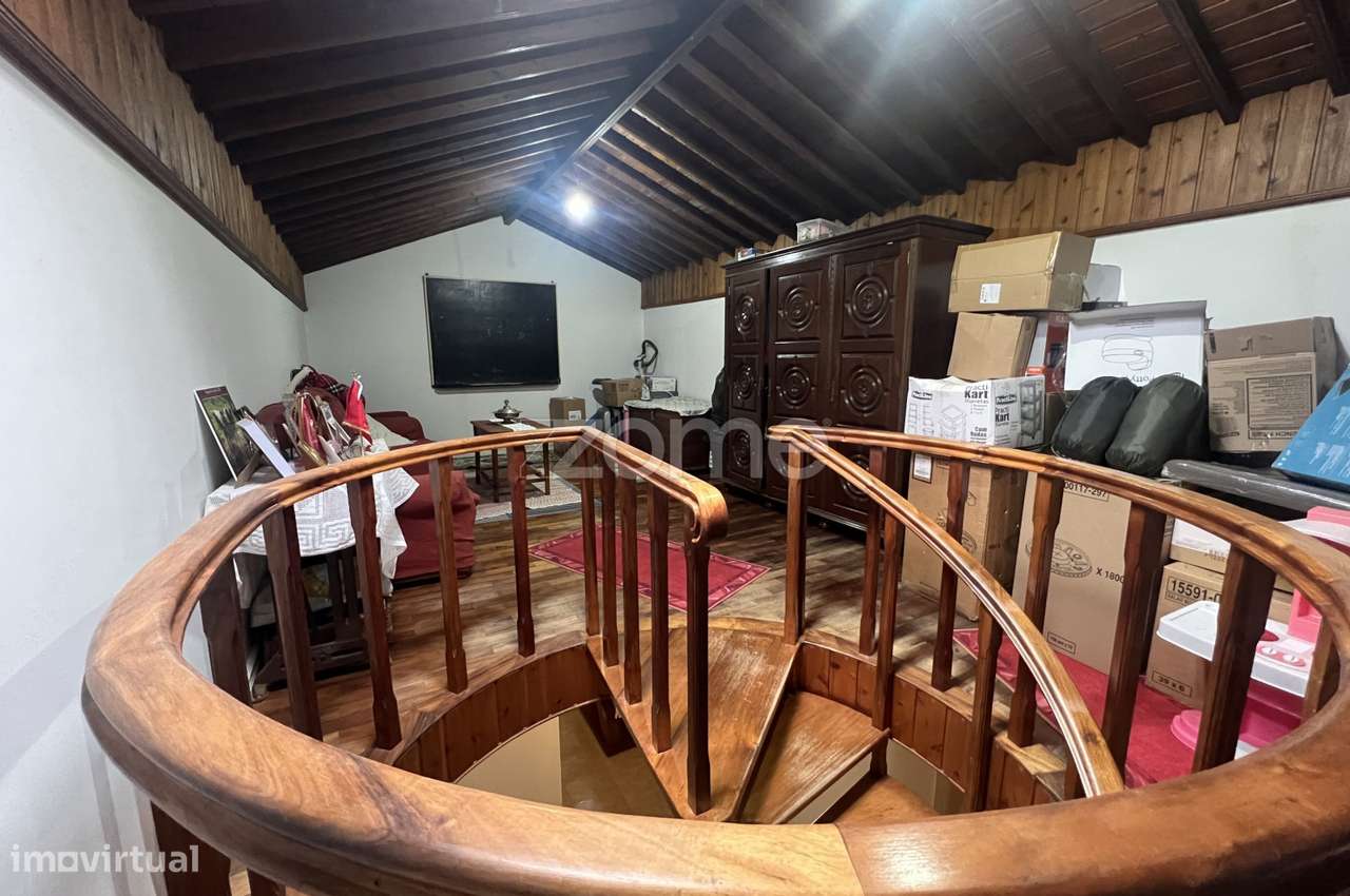 Moradia T4, Armazém e Escritório em Terreno de 2020 m² – Rabo de Pe...-20