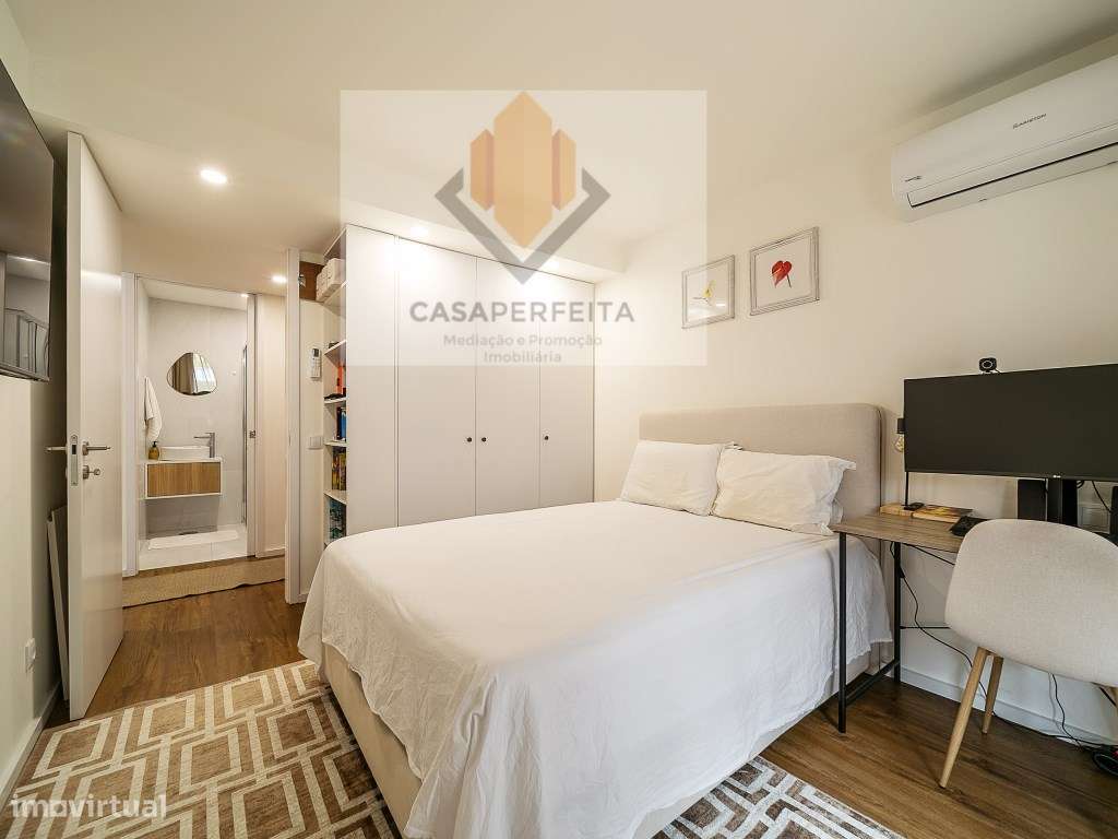 Fabuloso T2 Como Novo com Terraço e Lugar de Garagem - Candal-17