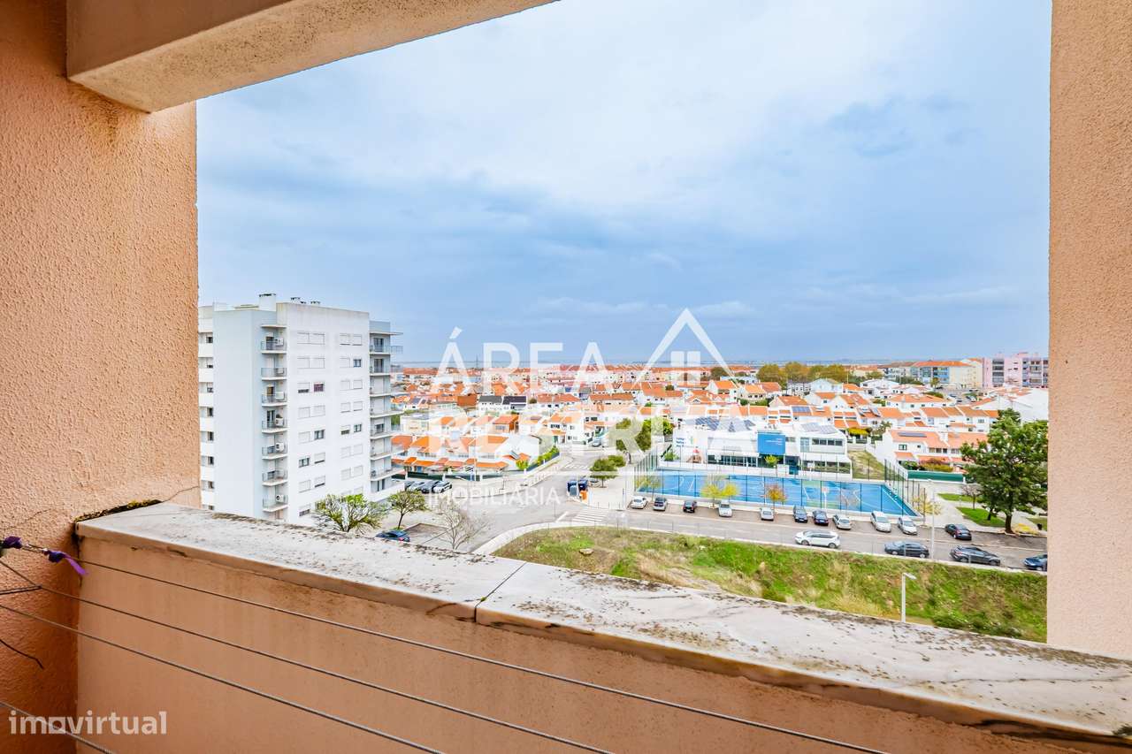 Apartamento T3 com parqueamento e elevador nos Fidalguinhos, Barreiro-40