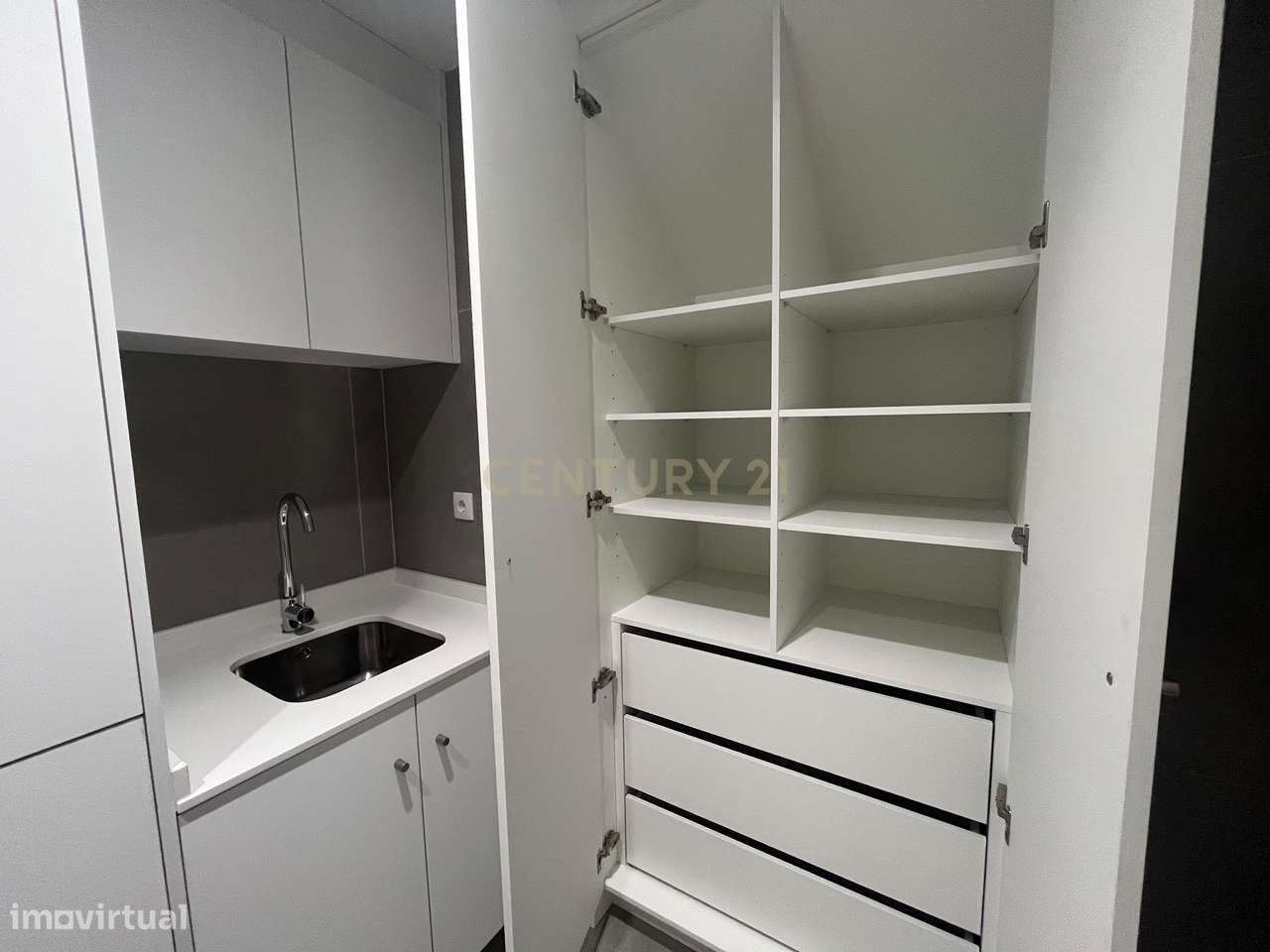 Moradia Contemporânea de Luxo em Azurara | Elegância, Privacidade e Di-41