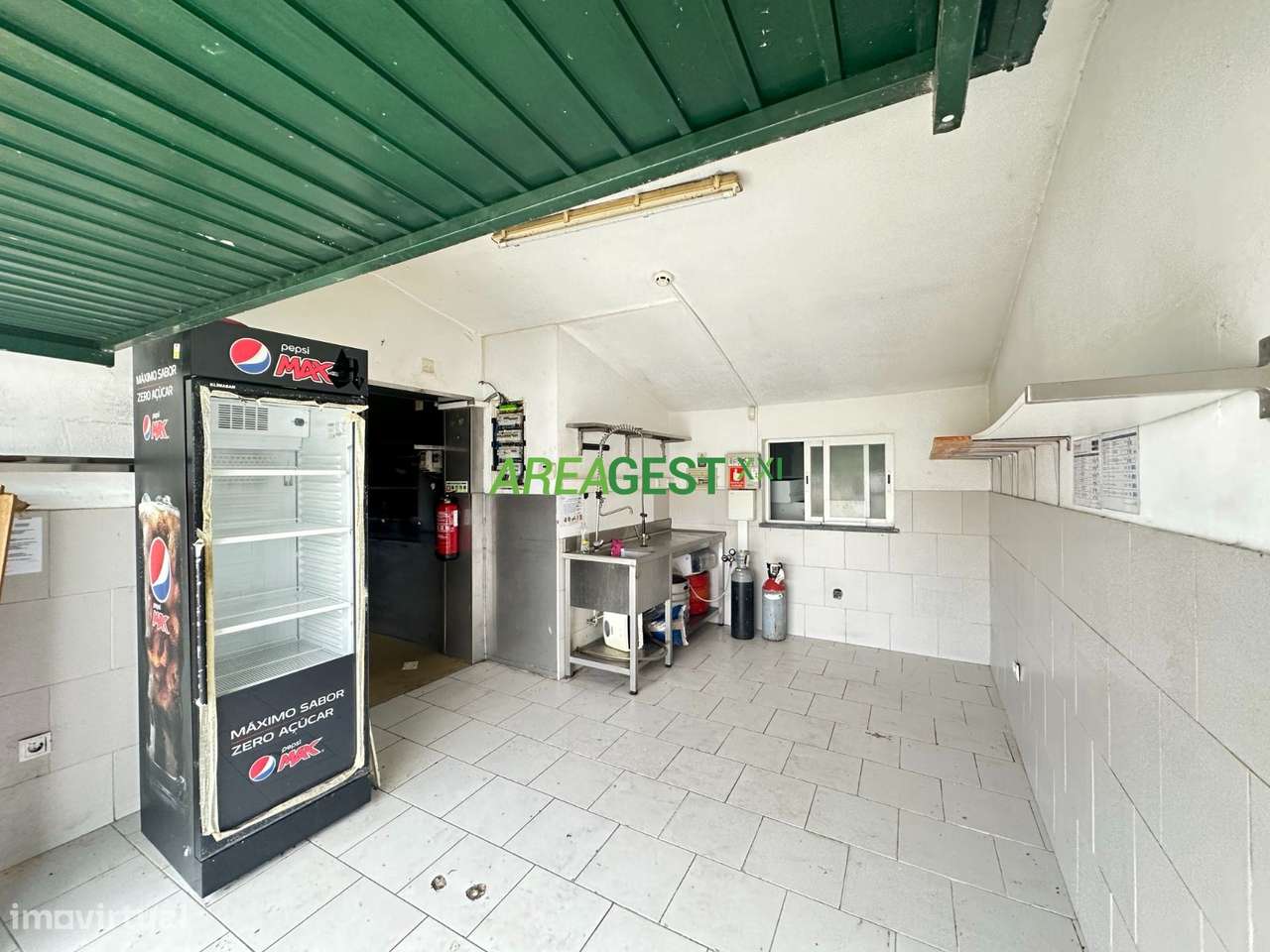 Prédio em propriedade total em Charneca de Caparica-18