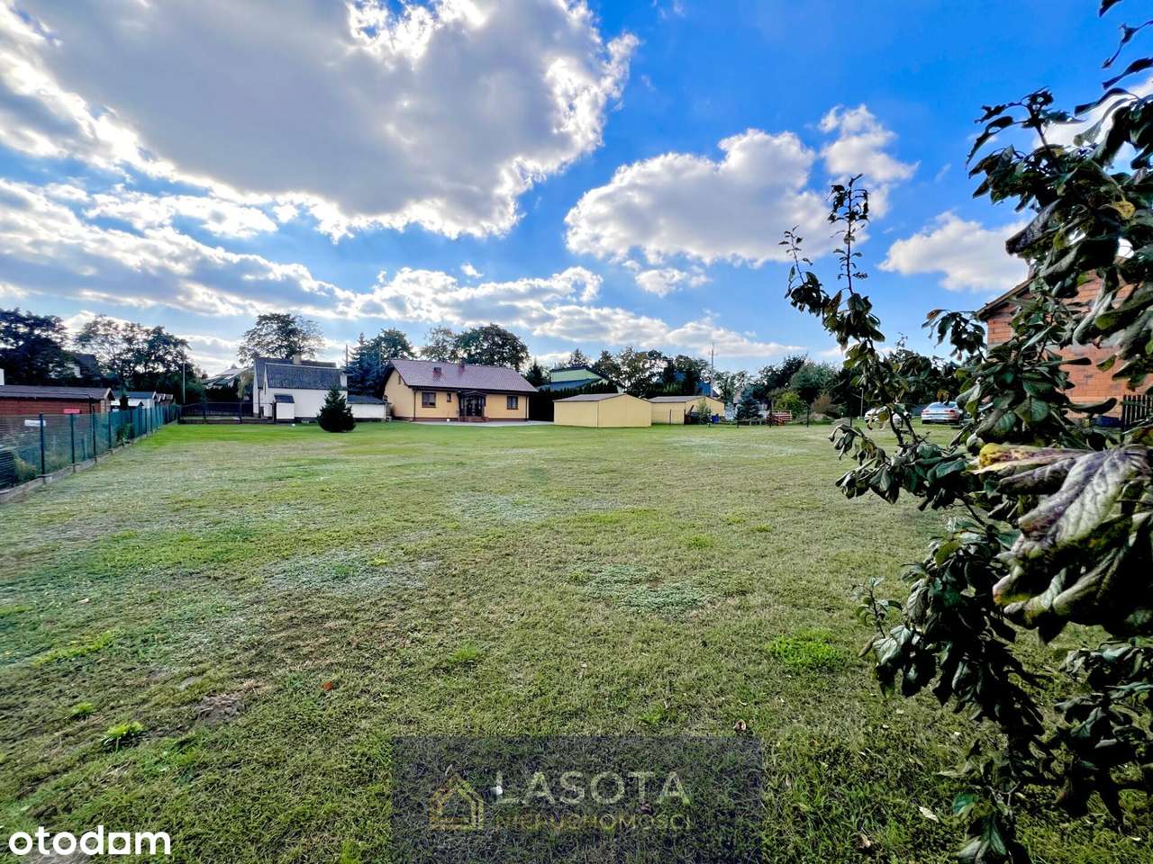 Dwa domy na działce 2525 m² - Idealna Inwestycja z podziałem-16